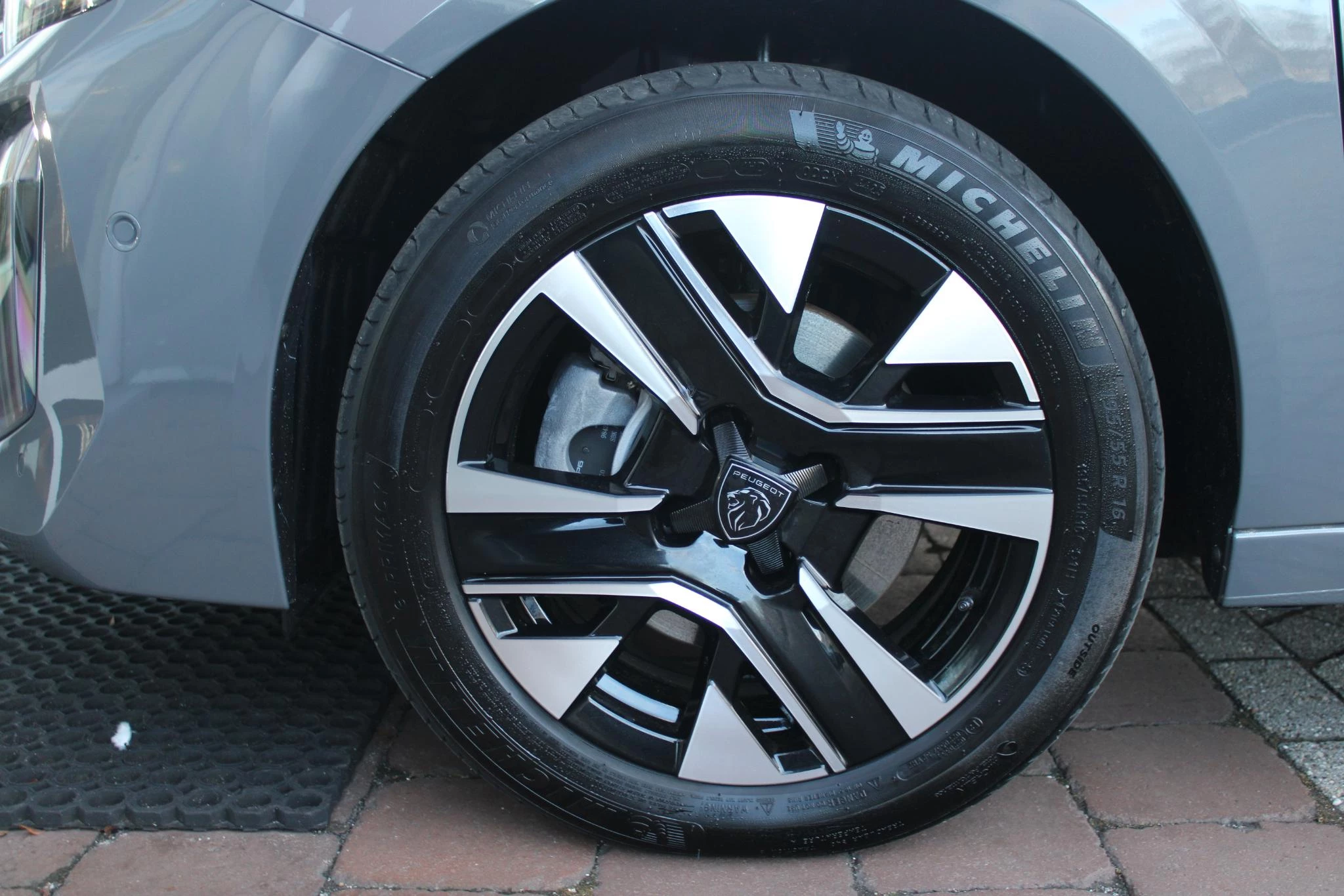 Hoofdafbeelding Peugeot e-208