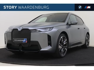 Hoofdafbeelding BMW iX BMW iX xDrive60 M Sport / Panoramadak Sky Lounge / Trekhaak / Bowers & Wilkins / M Multifunctionele Stoelen / Parking Assistant Professional / Comfort Access