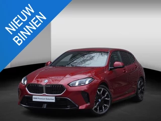 BMW 1 Serie 120 M Sportpakket | Premium Pack | 19 inch LM M Y-spaak | Extra getint glas | Driving Assistant | Parking Assistant