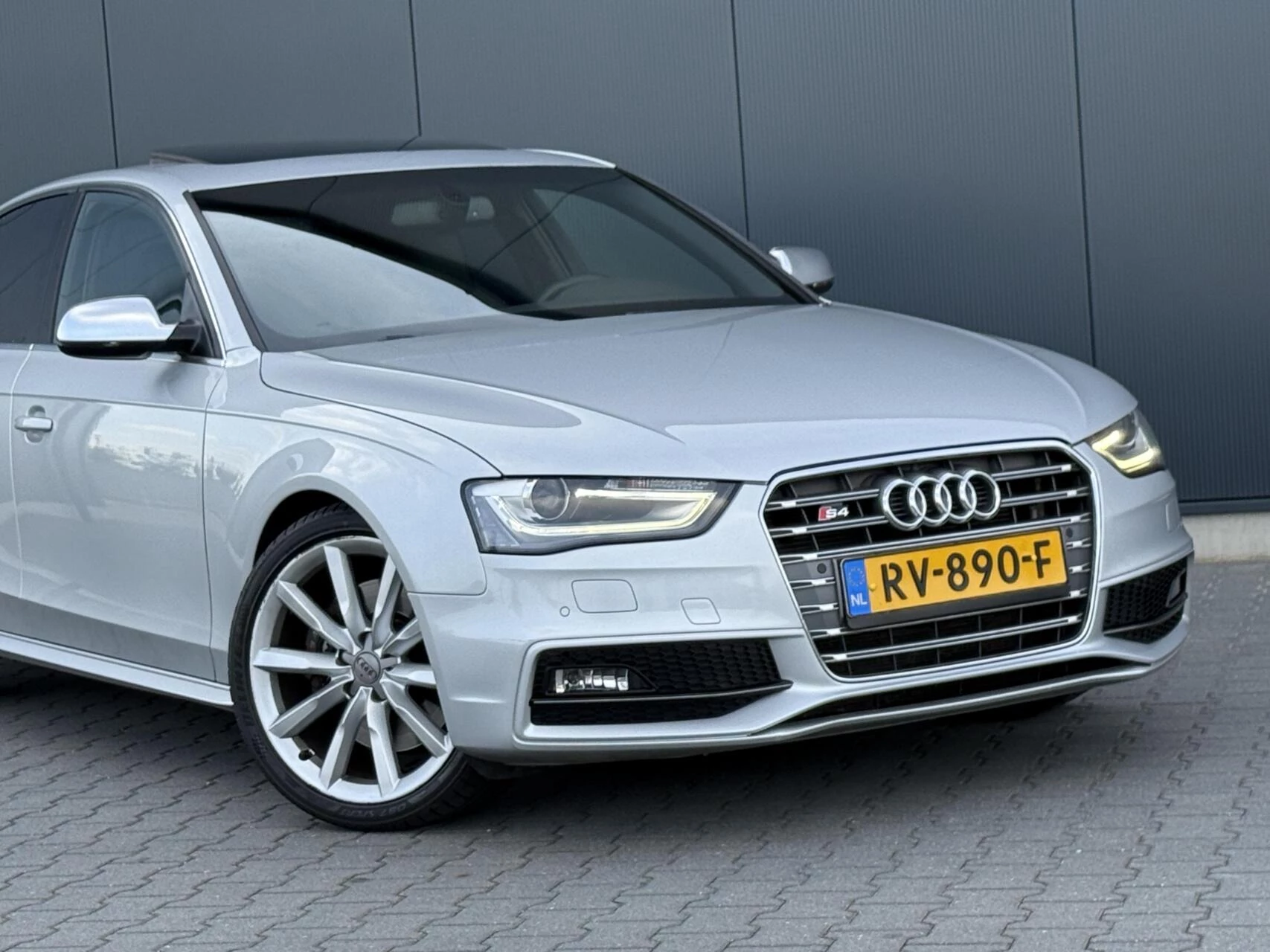 Hoofdafbeelding Audi S4