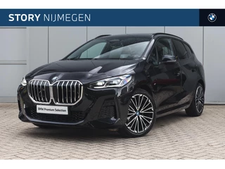 Hoofdafbeelding BMW 2 Serie BMW 2 Serie Active Tourer 225xe M Sport Automaat / Panoramadak / Sportstoelen / M Adaptief onderstel / Comfort Access / Adaptieve LED / Parking Assistant Plus / Head-Up / Harman-Kardon