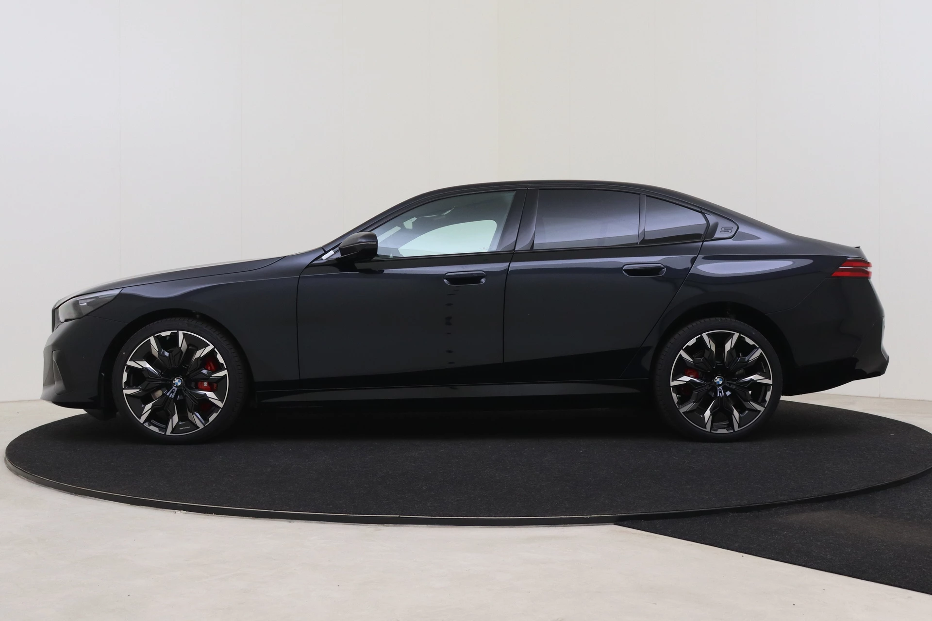 Hoofdafbeelding BMW i5