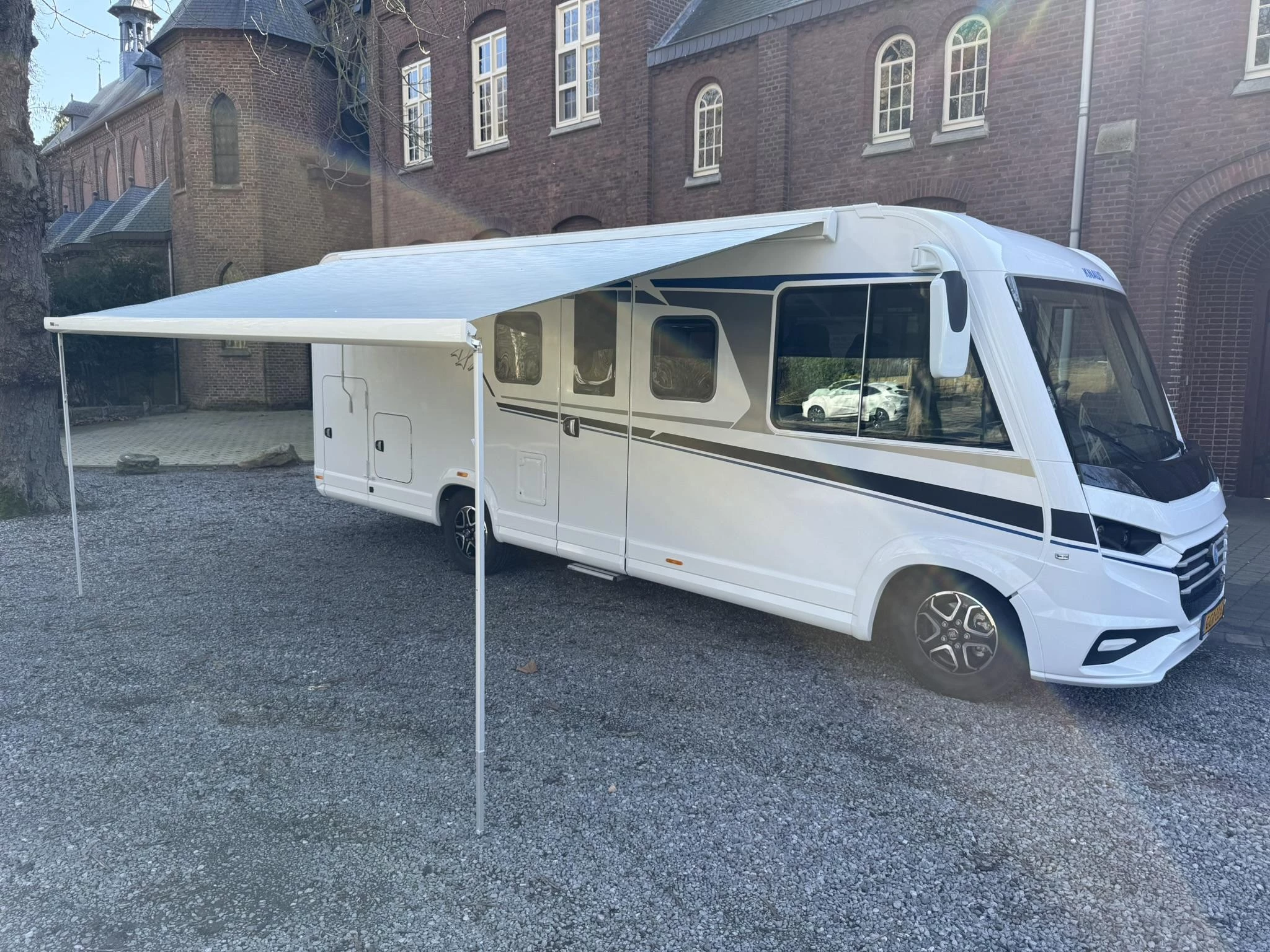 Hoofdafbeelding Knaus R12 700 MEG Live 3300Km. Nieuwstaat, zeer compleet