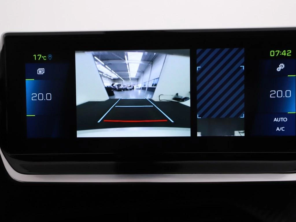 Hoofdafbeelding Peugeot e-2008