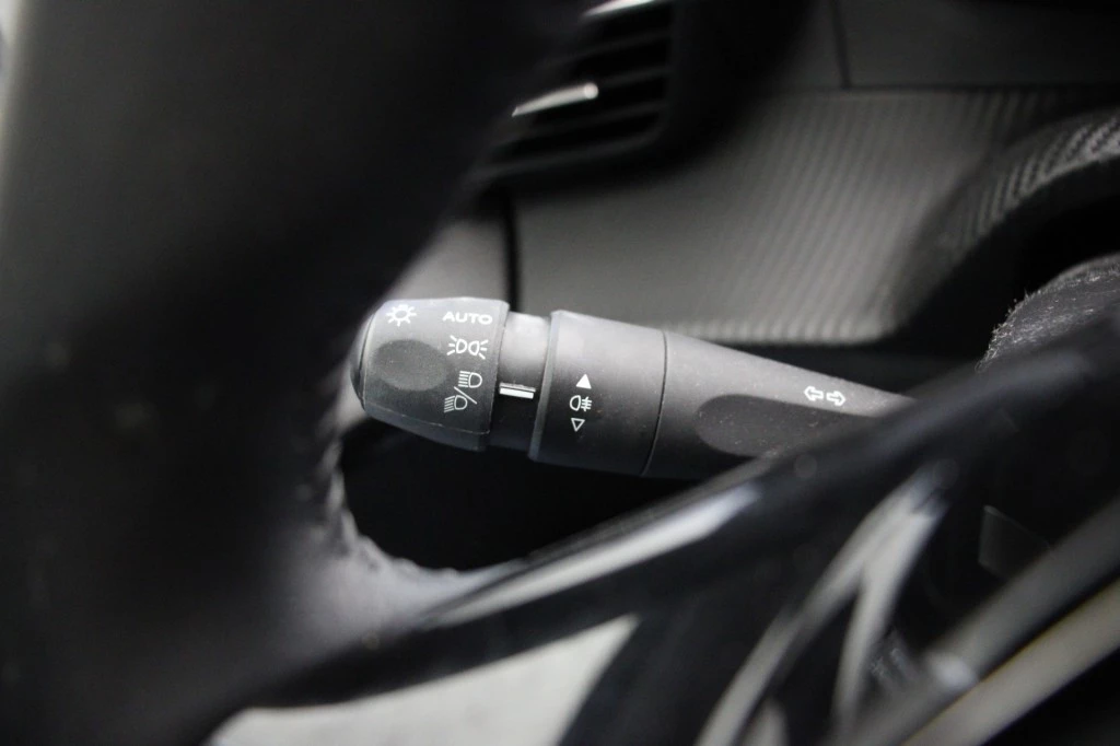 Hoofdafbeelding Peugeot e-208