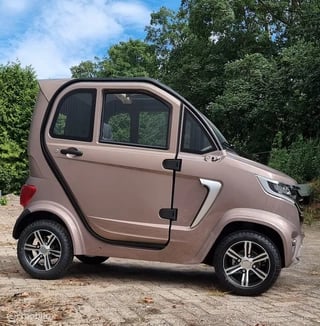 Hoofdafbeelding Pacta Trix Pacta Trix elektrische auto 45 km/h | taupe