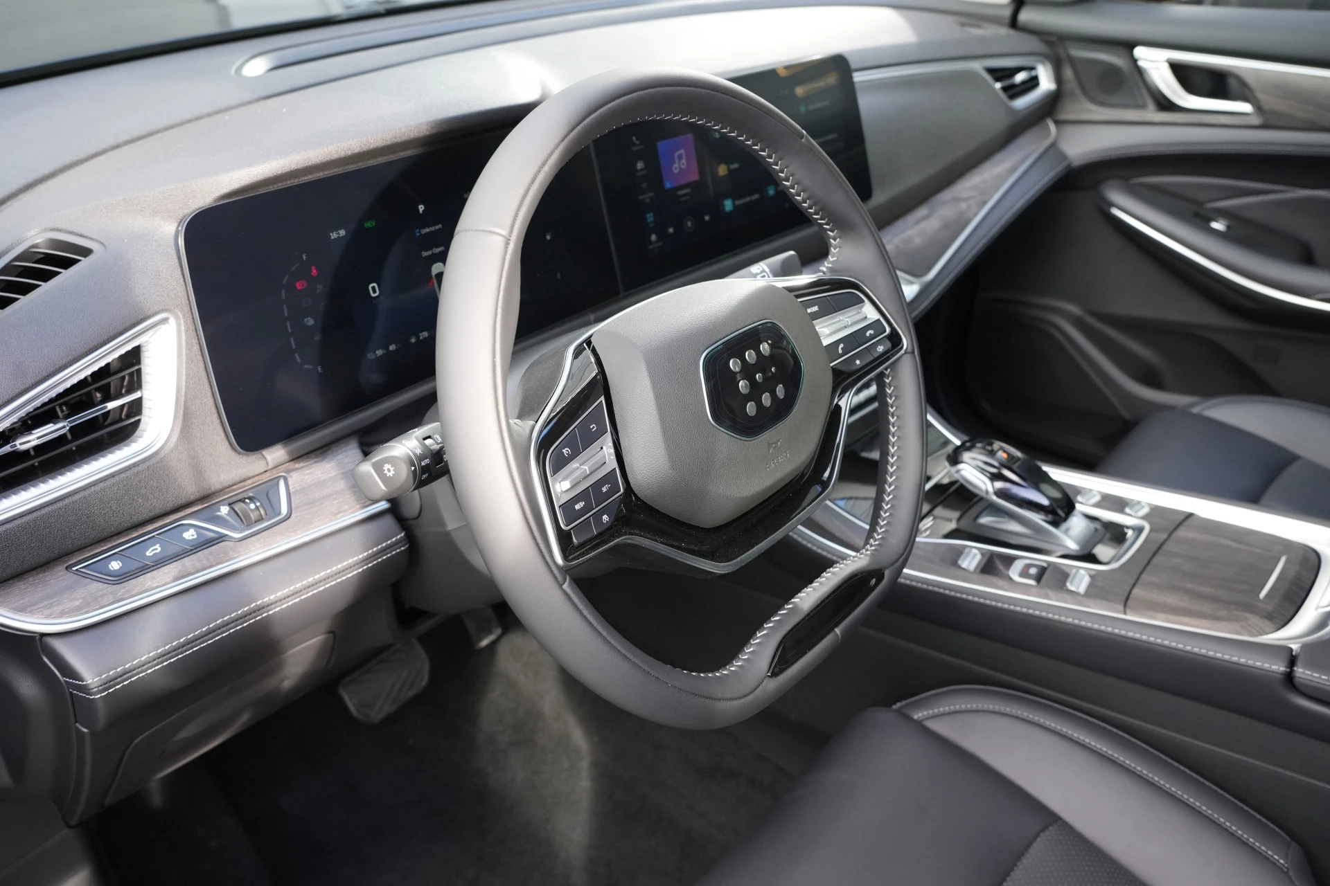 Hoofdafbeelding DFSK E5 PHEV