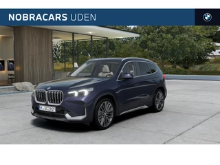 BMW X1 xDrive23i High Executive xLine Automaat / Panoramadak / Trekhaak / Sportstoelen / Parking Assistant Plus / Adaptieve LED / Head-Up / Comfort Access