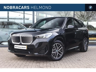 Hoofdafbeelding BMW iX1 BMW iX1 eDrive20 M Sport / Sportstoelen / M Adaptief onderstel / Achteruitrijcamera / Extra getint glas achter