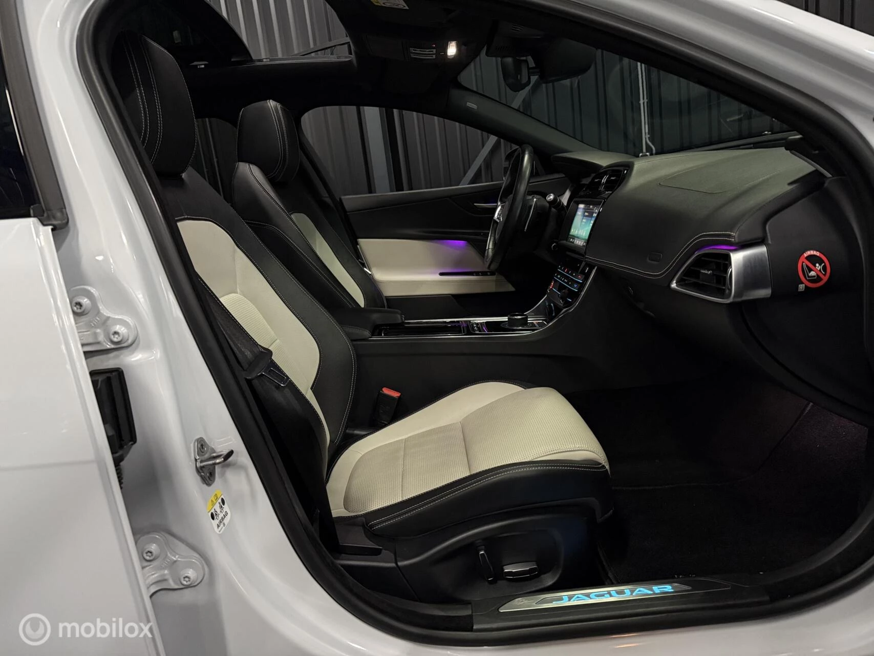 Hoofdafbeelding Jaguar XE