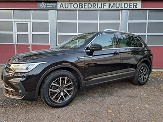 Hoofdafbeelding Volkswagen Tiguan Volkswagen Tiguan 1.5 TSI 130 Pk Highline Bs Alcantara Ecc Nav. Apple Carplay 6 Bak