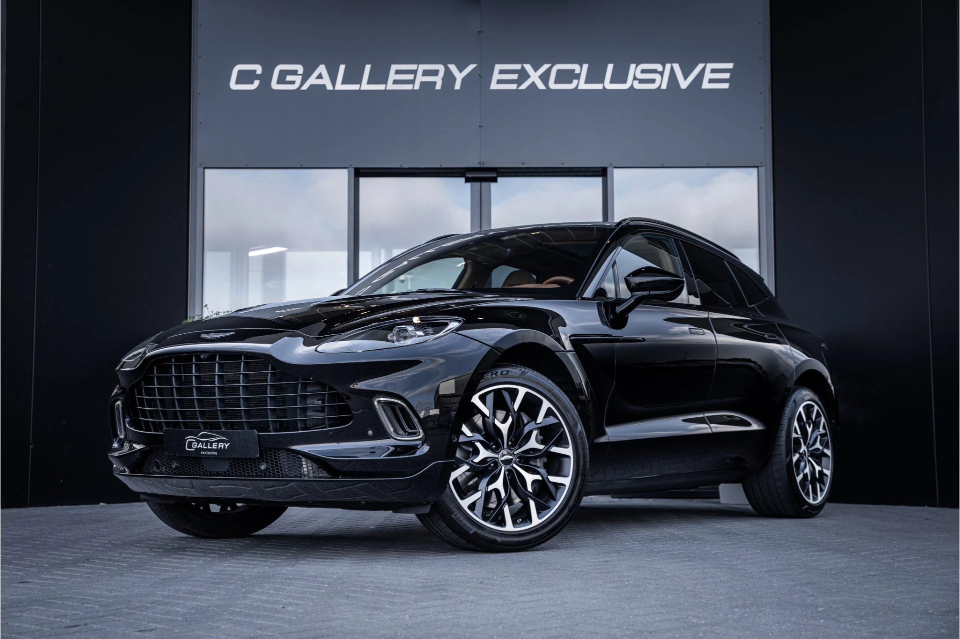 Hoofdafbeelding Aston Martin DBX