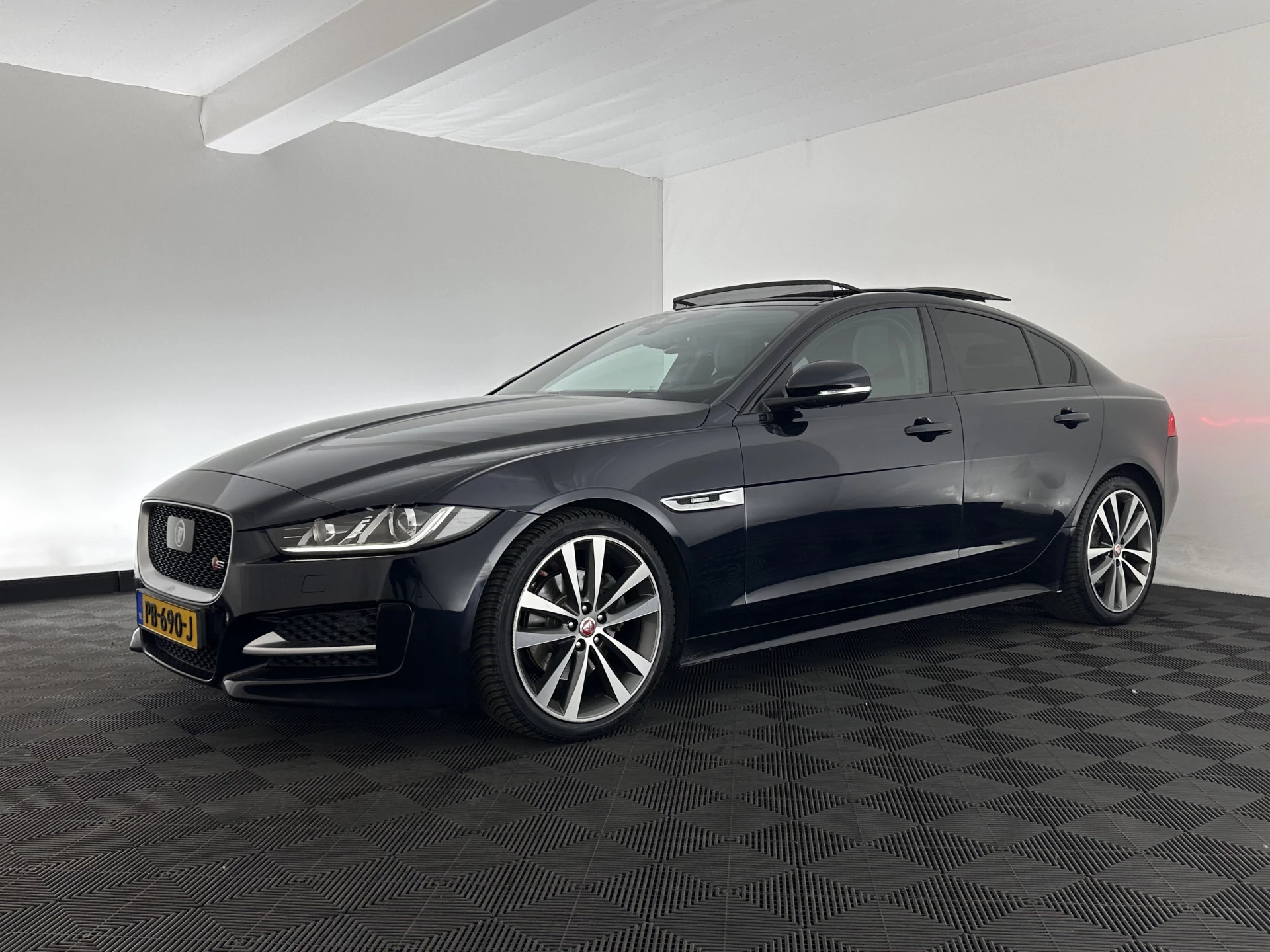 Hoofdafbeelding Jaguar XE