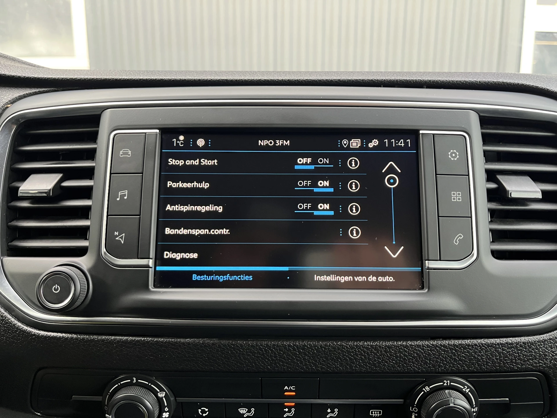 Hoofdafbeelding Peugeot Traveller