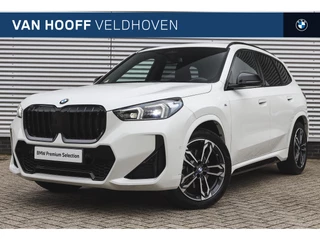 BMW X1 sDrive20i High Executive M Sport Automaat / Trekhaak / Sportstoelen / Stoelverwarming / Adaptieve LED / Parking Assistant / Adaptief M Onderstel / Comfort Access