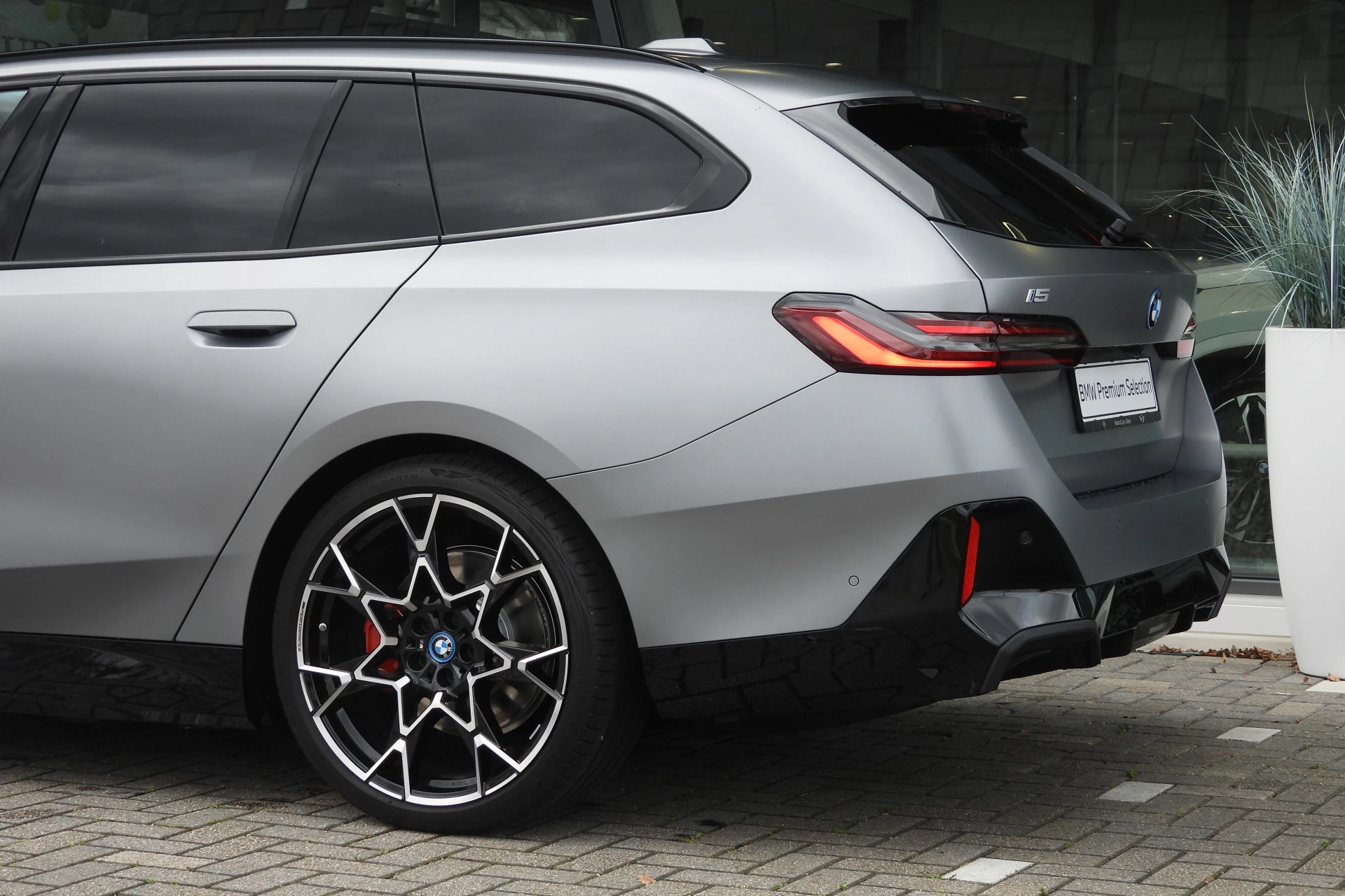 Hoofdafbeelding BMW i5