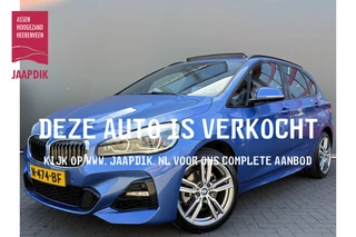 BMW 2 Serie Active Tourer BWJ 2018 220i HIGH EXECUTIVE 192 PK M-SPORT AUTOMAAT TREKHAAK / NAVI / CLIMA / CRUISE / HEAD-UP DISPLAY / HARMAN/KARDON SPEAKERS / PANORAMADAK / STOELVERW. / CAMERA / ELEKTRISCHE ACHTERKLEP / LMV / PDC