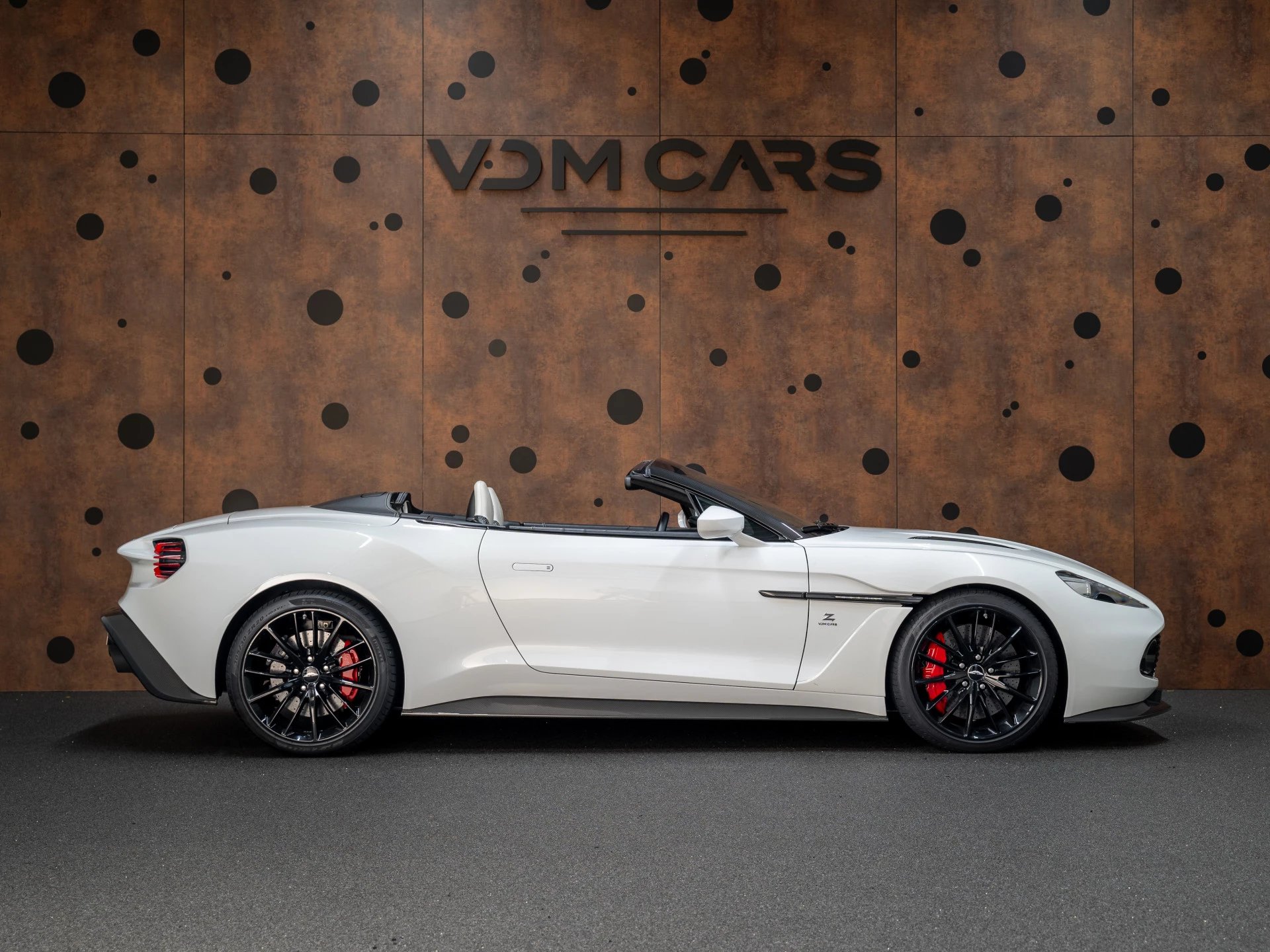 Hoofdafbeelding Aston Martin V12 Vanquish