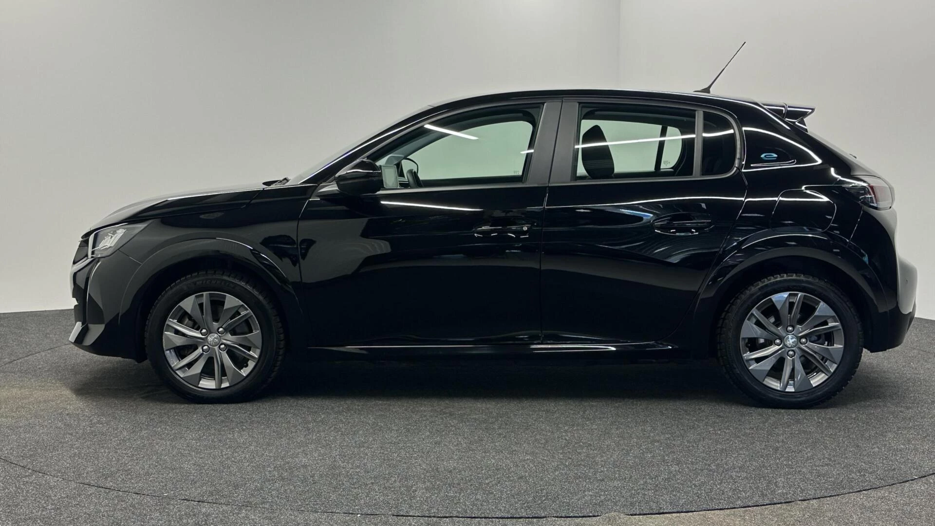 Hoofdafbeelding Peugeot e-208