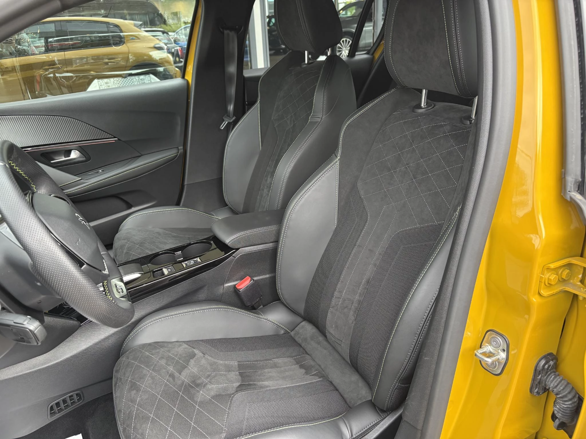 Hoofdafbeelding Peugeot e-208