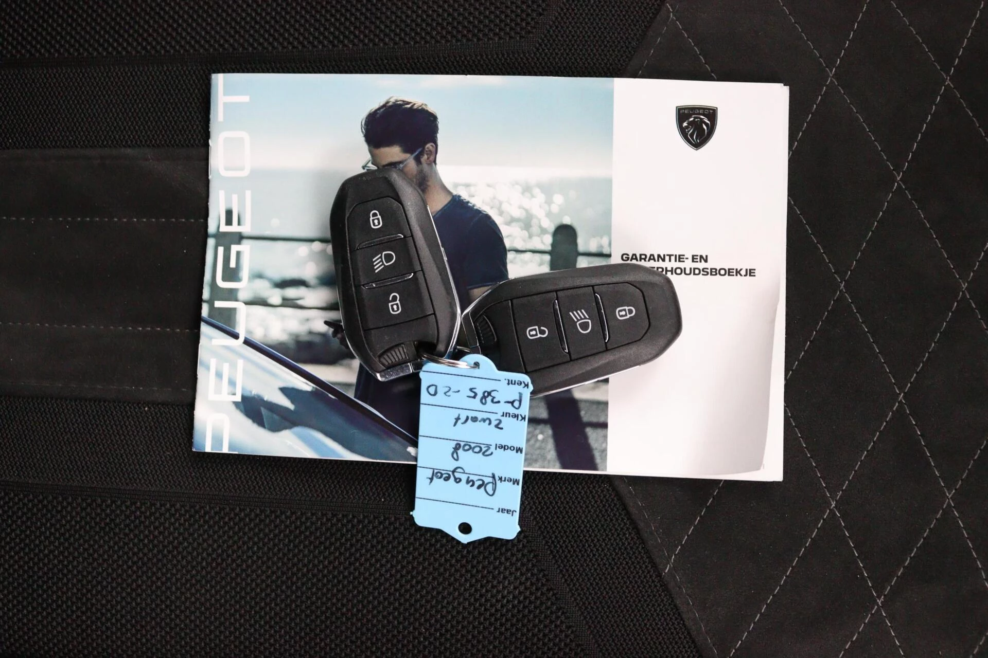 Hoofdafbeelding Peugeot e-2008