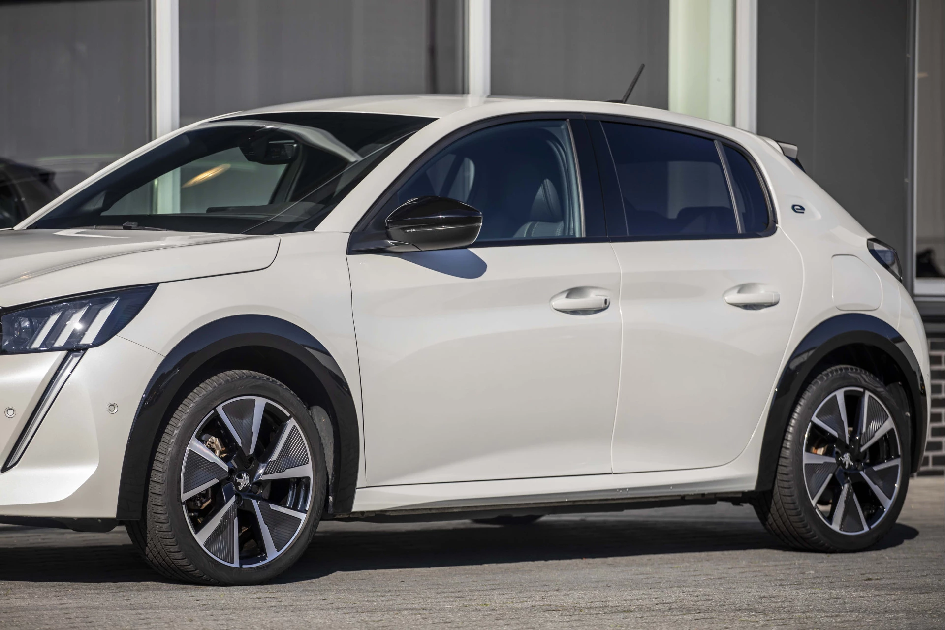 Hoofdafbeelding Peugeot e-208