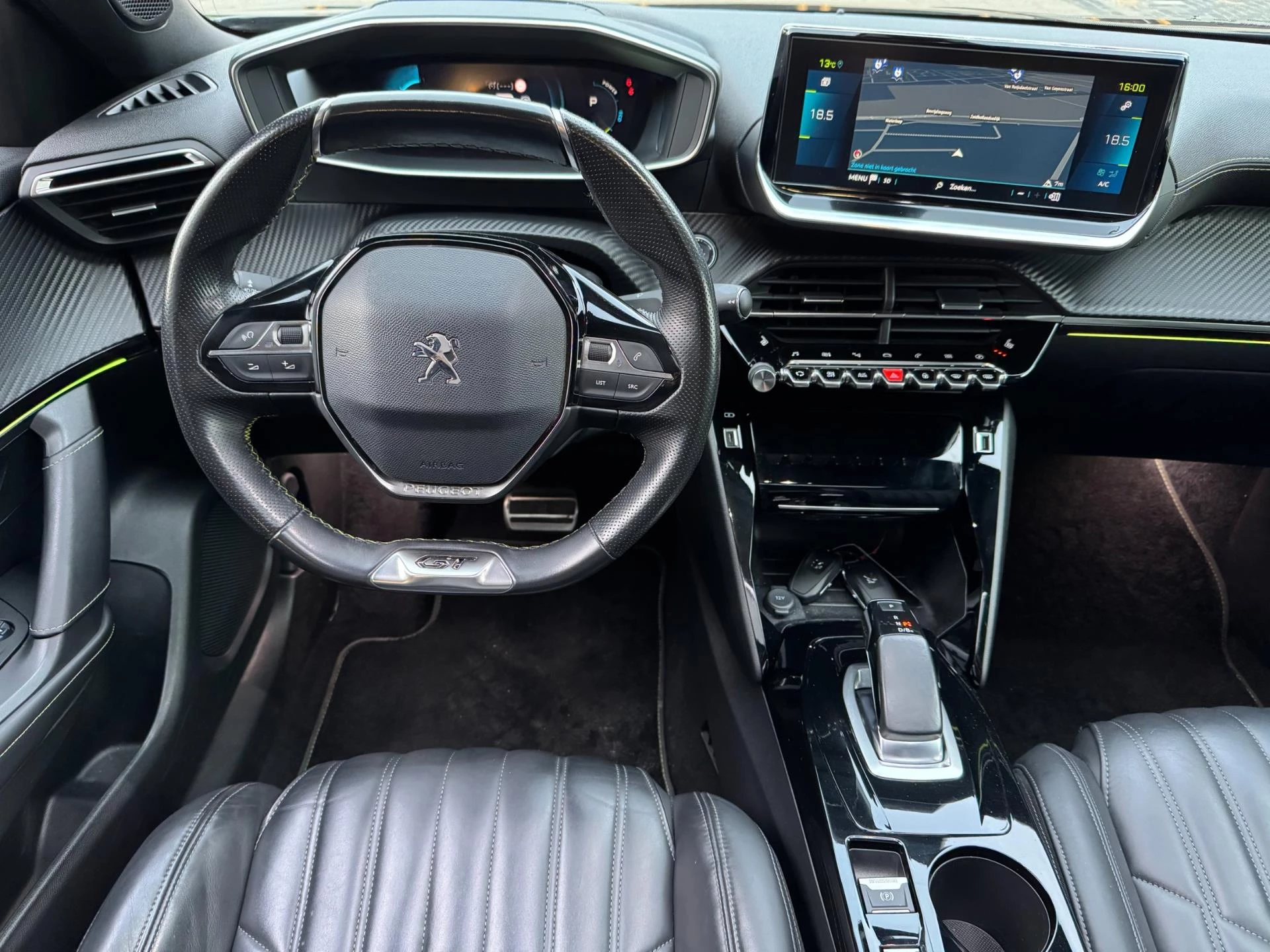 Hoofdafbeelding Peugeot e-2008