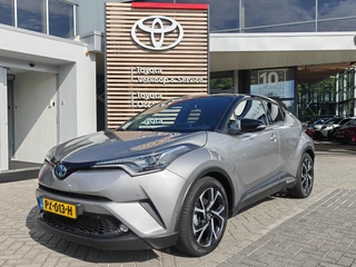 Hoofdafbeelding Toyota C-HR Toyota C-HR 1.8 HYBRID BI-TONE TREKHAAK NAVI STOEL/STUURVERW 18"LMV BLIND-SPOT KEYLESS JBL AD-CRUISE PARK-SENSOREN LED-PAKKET
