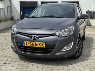 Hyundai i20 1.4i Automaat, Airco , Led, Licht metaal, Netjes