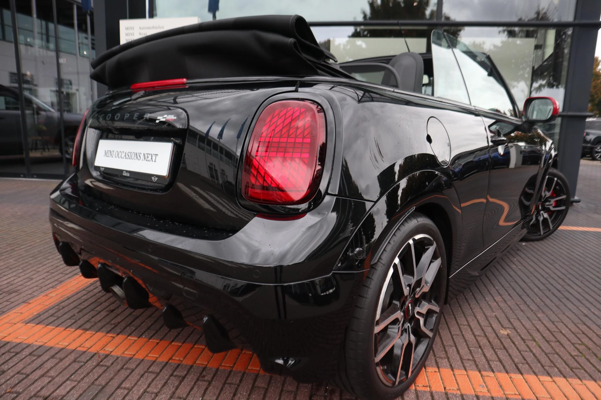 Hoofdafbeelding MINI Cabrio