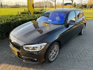 Hoofdafbeelding BMW 1 Serie BMW 1 Serie 118i Aut8 Sport Line Edition Led / Carplay / Camera