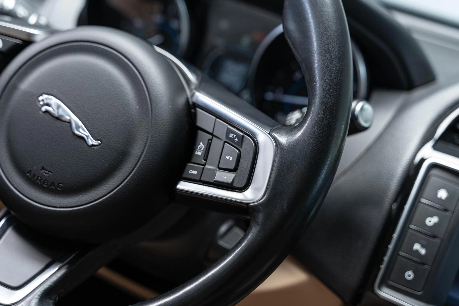 Hoofdafbeelding Jaguar XE