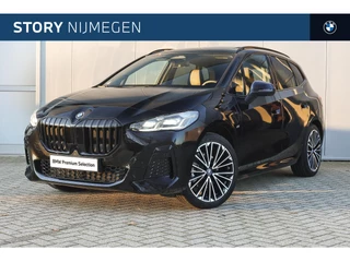 BMW 2 Serie Active Tourer 225e xDrive M Sport / Panoramadak / Trekhaak / Sportstoelen / Achteruitrijcamera / M Adaptief onderstel / Comfort Access / Adaptieve LED / Harman-Kardon