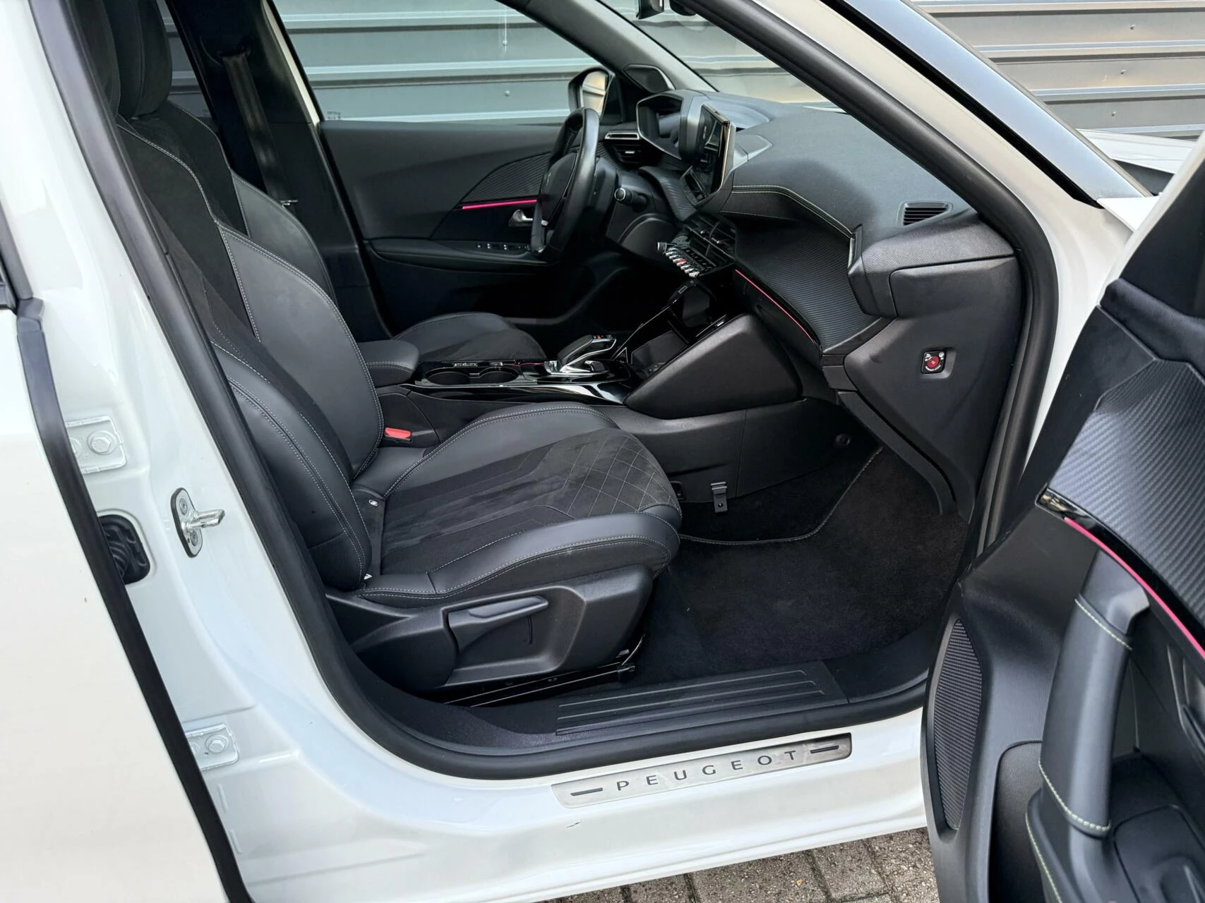 Hoofdafbeelding Peugeot e-2008