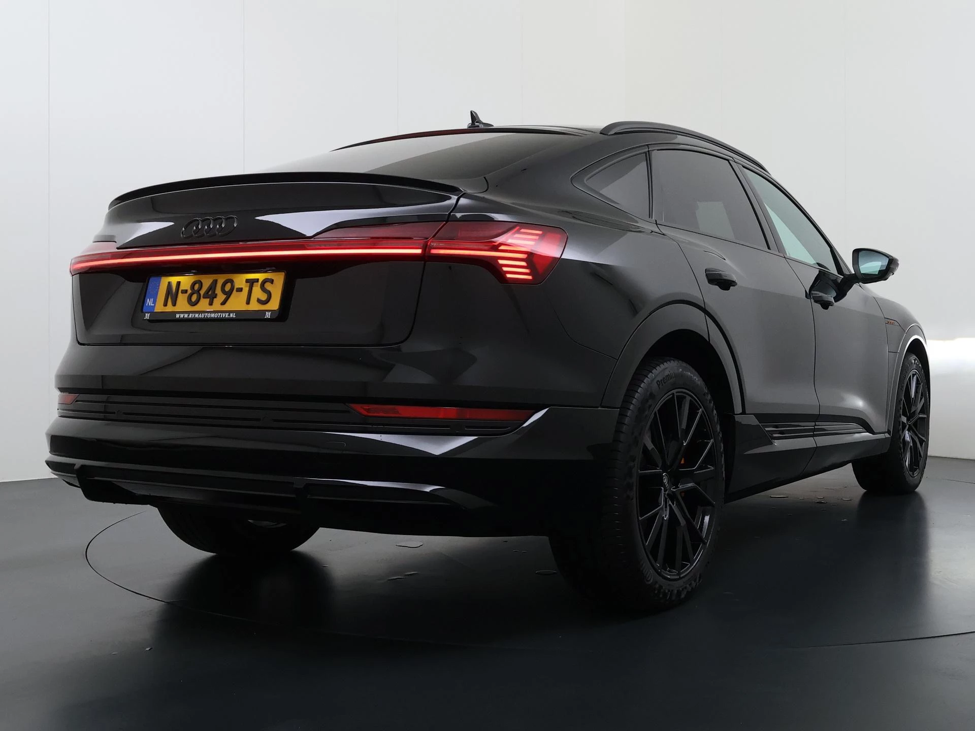 Hoofdafbeelding Audi e-tron