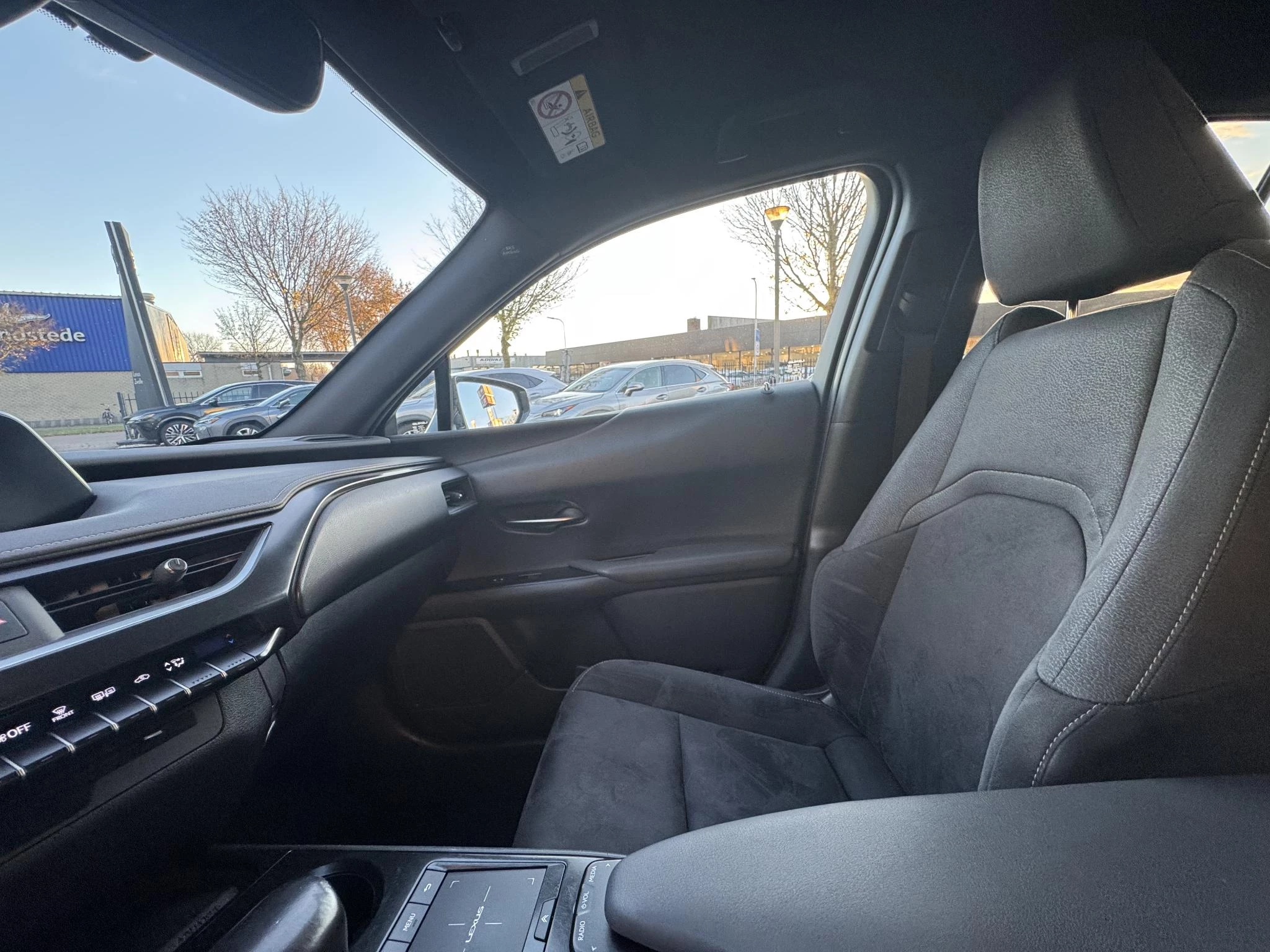 Hoofdafbeelding Lexus UX