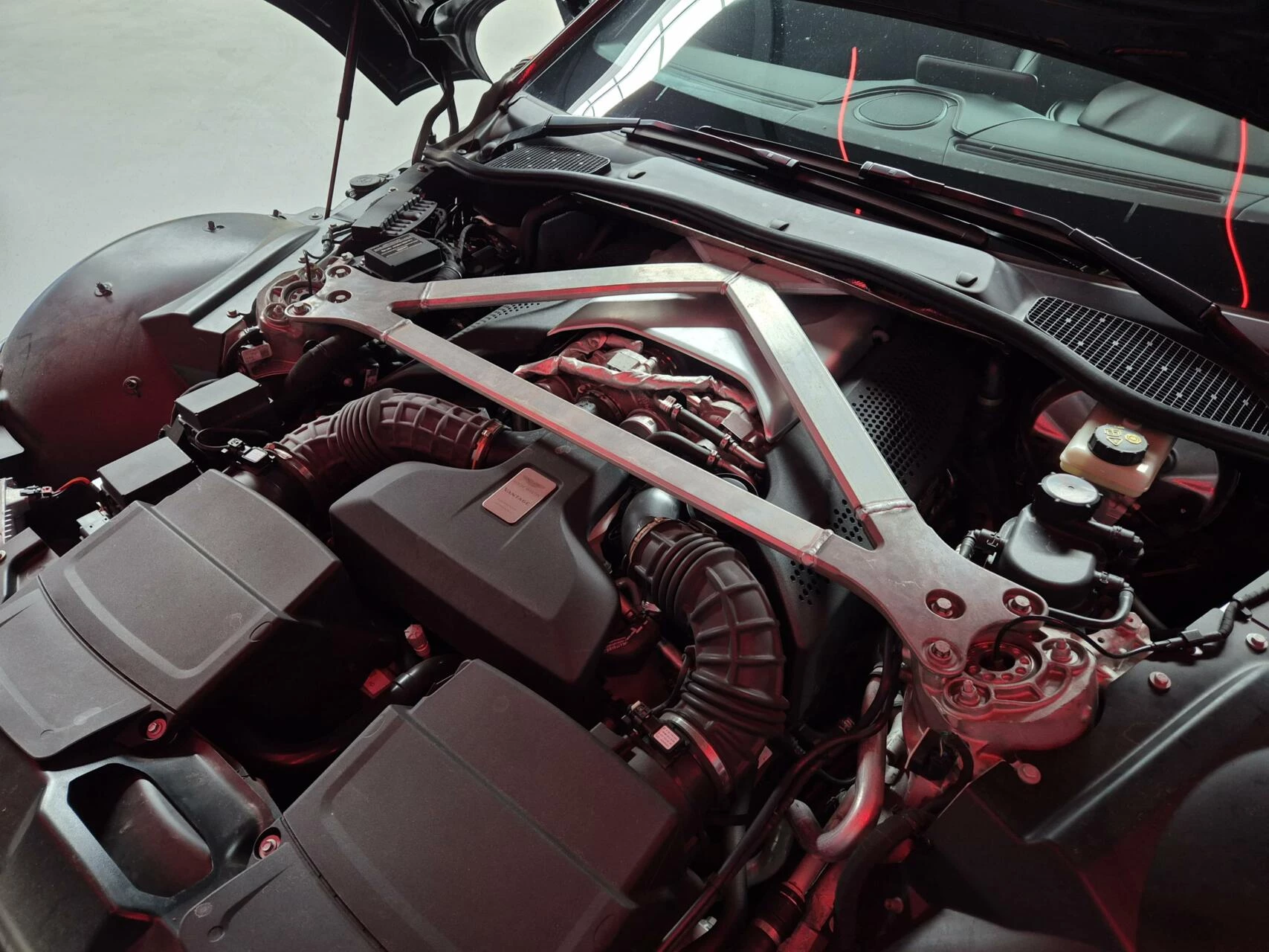 Hoofdafbeelding Aston Martin V8 Vantage