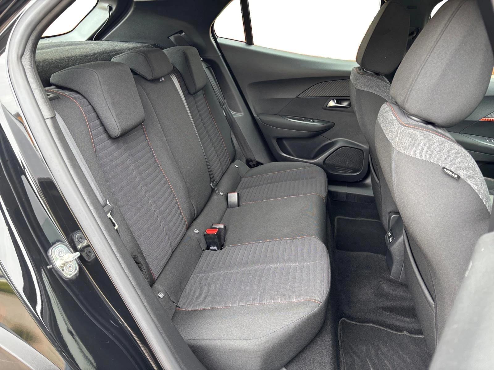 Hoofdafbeelding Peugeot e-2008