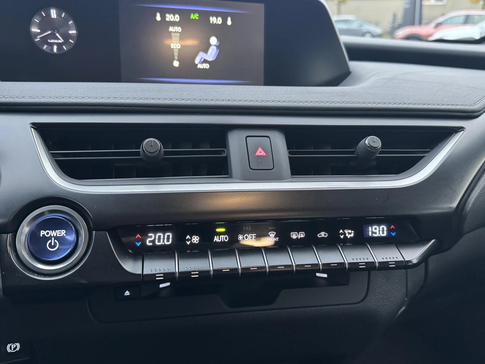 Hoofdafbeelding Lexus UX