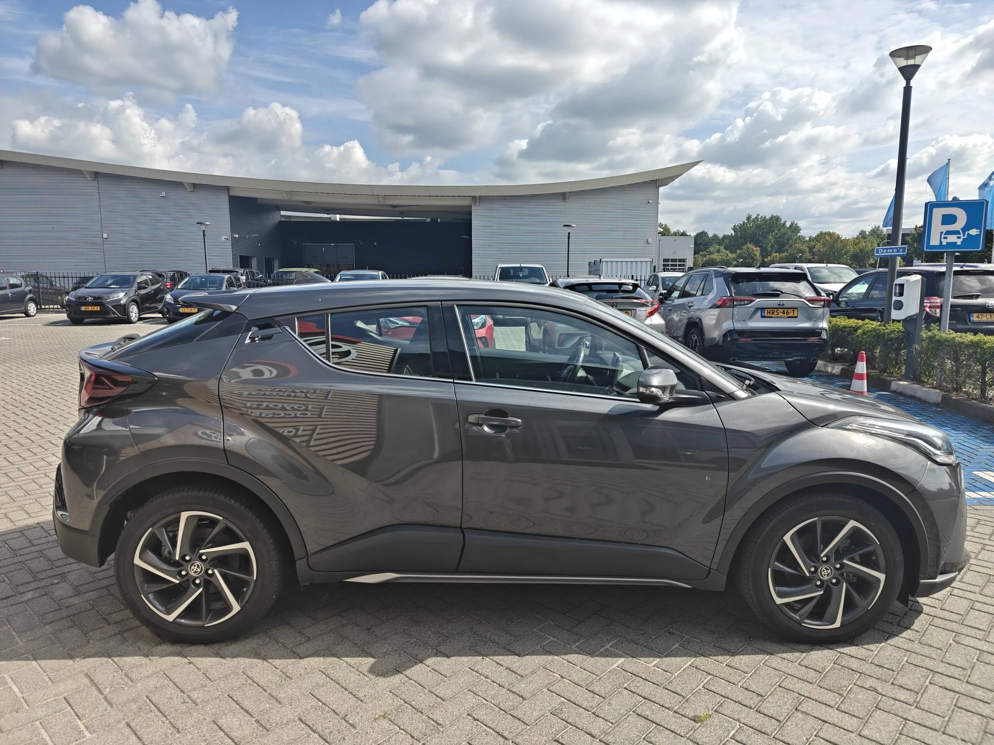 Hoofdafbeelding Toyota C-HR