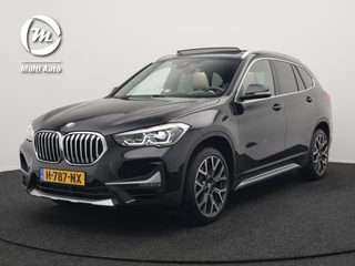BMW X1 sDrive20i Sportline Automaat 192pk | Afneembare Trekhaak | Panodak | Head Up | Lederen Sportstoelen Verwarmd | Navigatie | Camera | Sfeerverlichting | Virtual  | DAB |