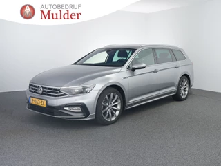 Hoofdafbeelding Volkswagen Passat Volkswagen Passat Variant 1.5 TSI R-Line Business + | Matrix Light | Carplay | Camera | 18inch |