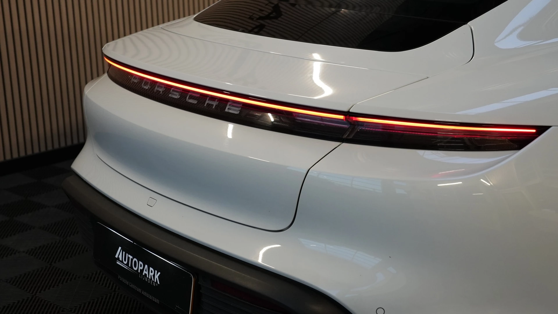 Hoofdafbeelding Porsche Taycan