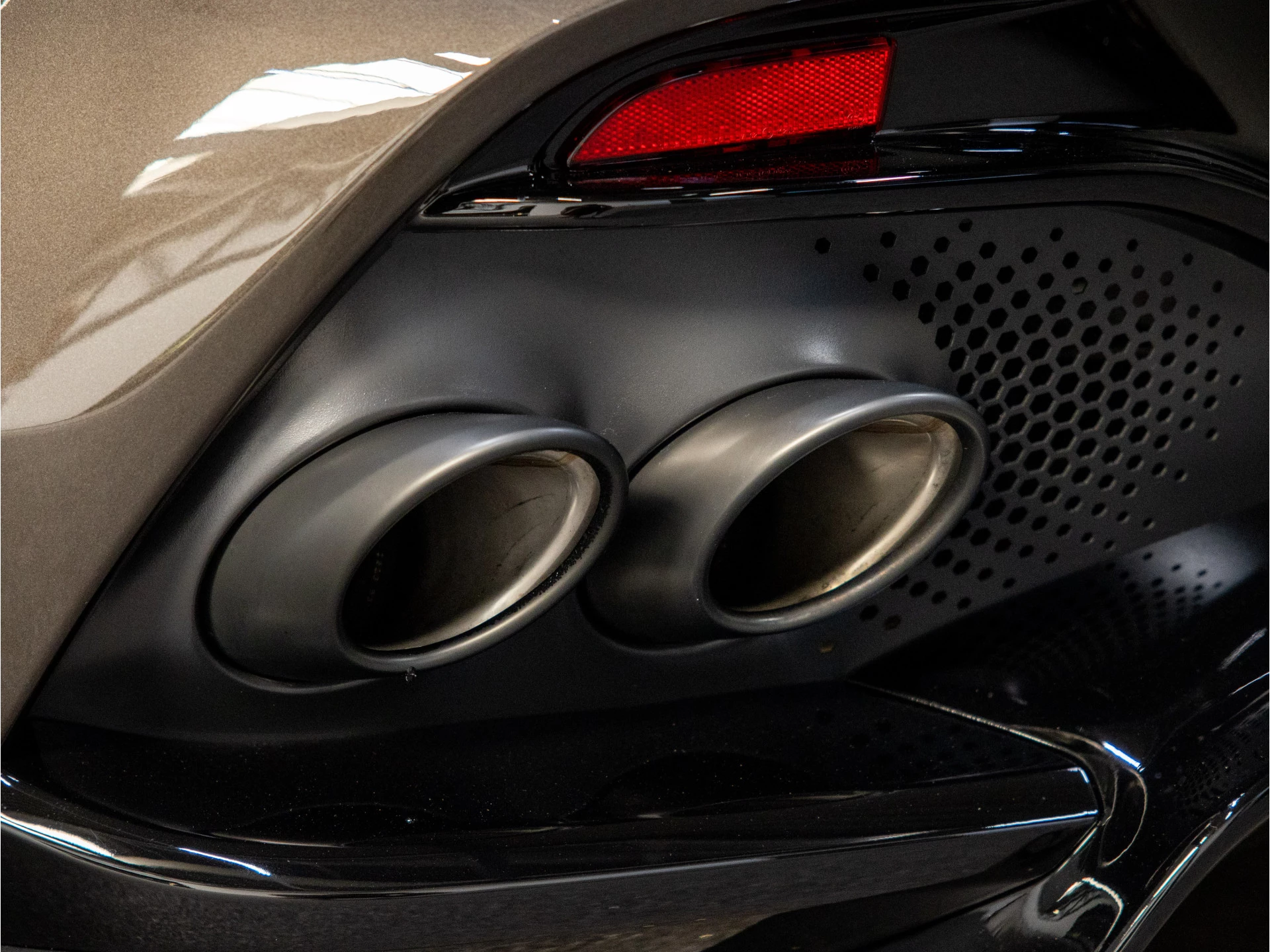 Hoofdafbeelding Aston Martin DBX