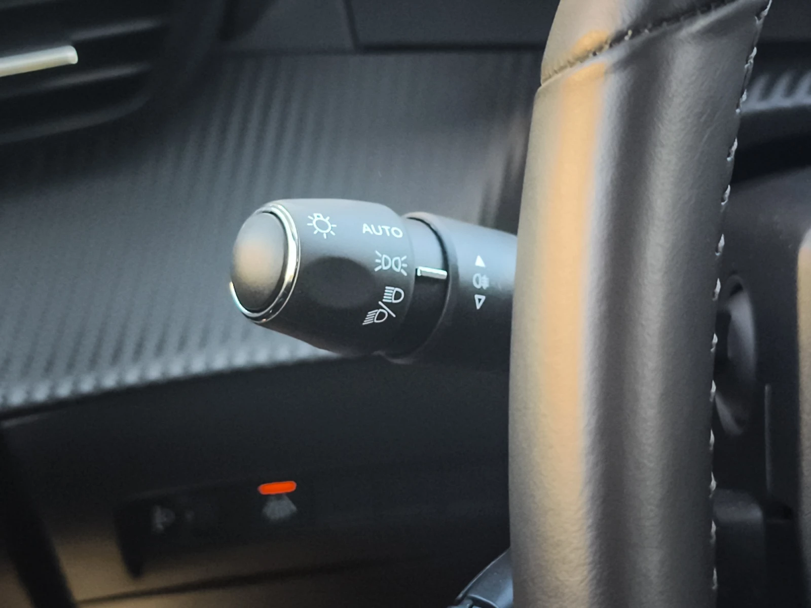 Hoofdafbeelding Peugeot e-208