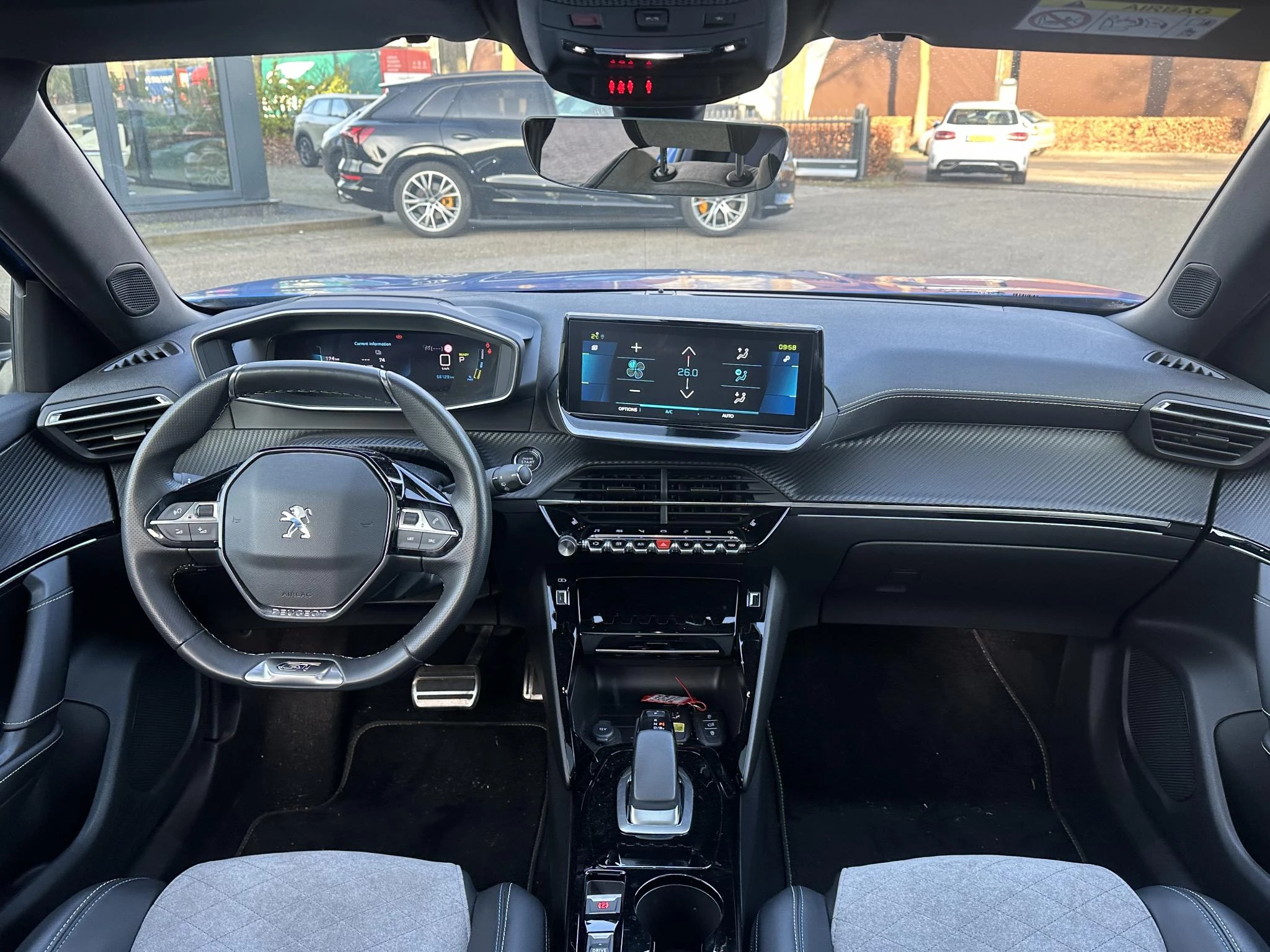 Hoofdafbeelding Peugeot e-2008