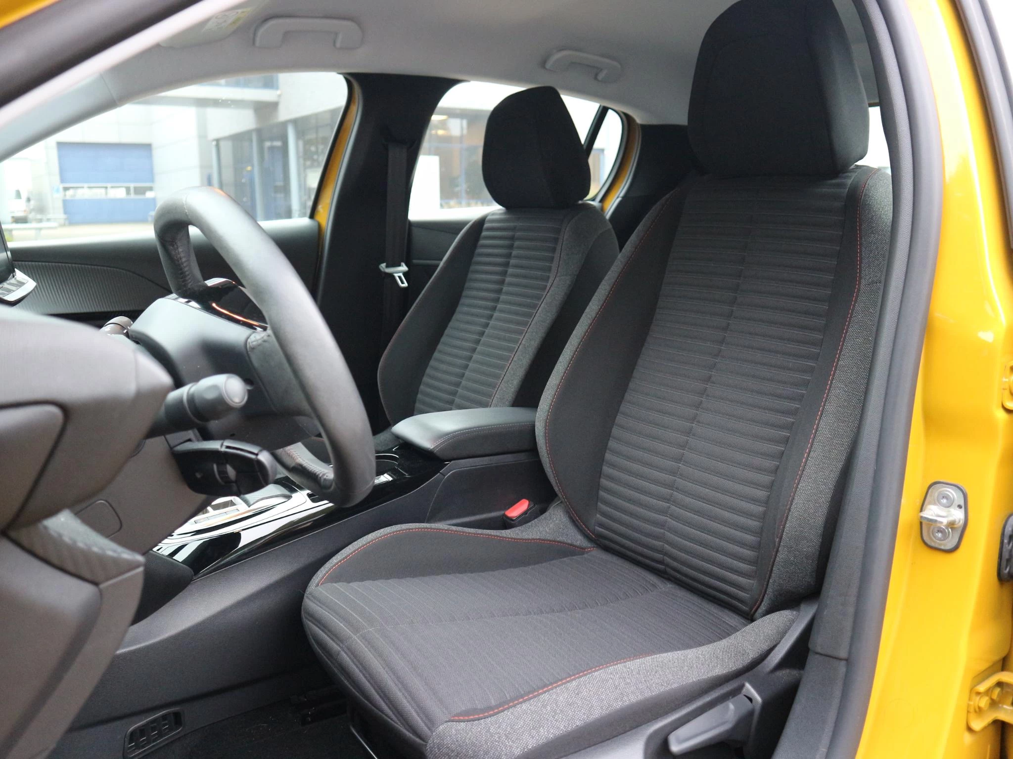 Hoofdafbeelding Peugeot e-208