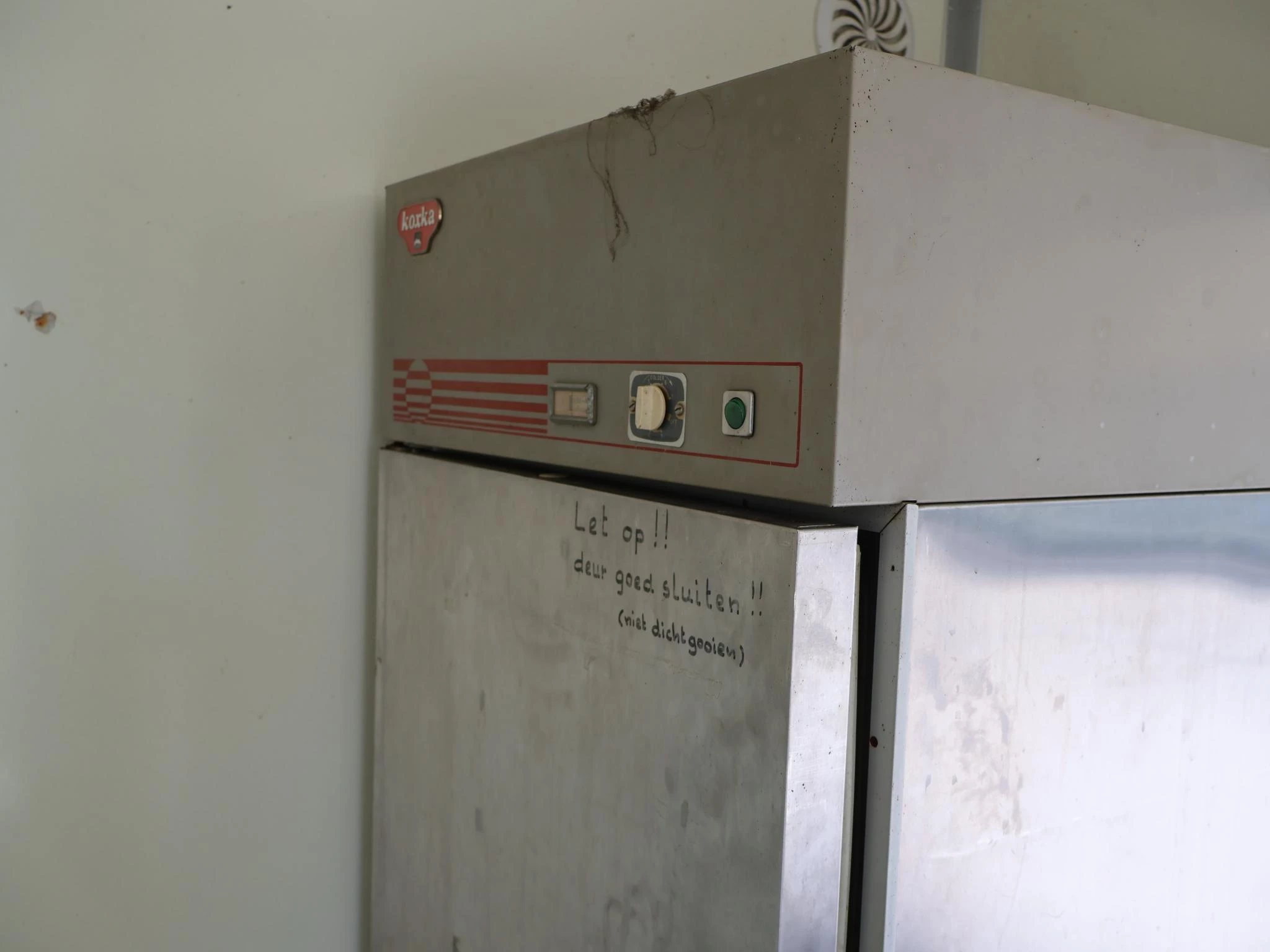 Hoofdafbeelding Dutch trailers DT13H VERKOOPWAGEN AANHANGER MET VERKOOPKLEP