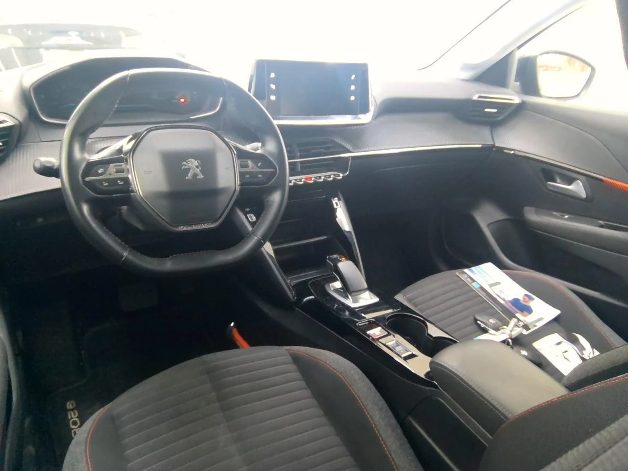 Hoofdafbeelding Peugeot e-208