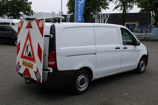 Hoofdafbeelding Mercedes-Benz Vito Mercedes-Benz Vito 116 CDI L2 Werkverkeer Wegwerkzaamheden Werkplaatsinrichting Aluca, Zwaailamp, Camera, Navigatie Zwaaibalk Sortimo